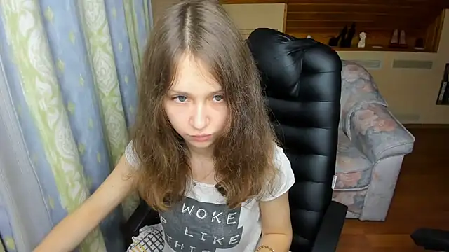 Snapshot of AfinaCutie chatting on November 2025 01:33:02 PM AfinaCutie online show from November 2025 01:33:02 PM