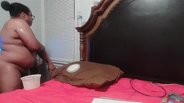 Snapshot of ebonyred chatting on November 2025 02:00:01 AM ebonyred online show from November 2025 02:00:01 AM