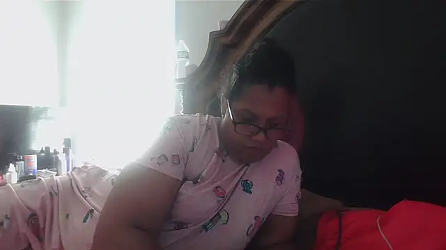 Snapshot of ebonyred chatting on November 2025 01:44:02 PM ebonyred online show from November 2025 01:44:02 PM