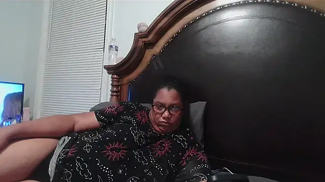 Snapshot of ebonyred chatting on November 2025 02:57:02 AM ebonyred online show from November 2025 02:57:02 AM