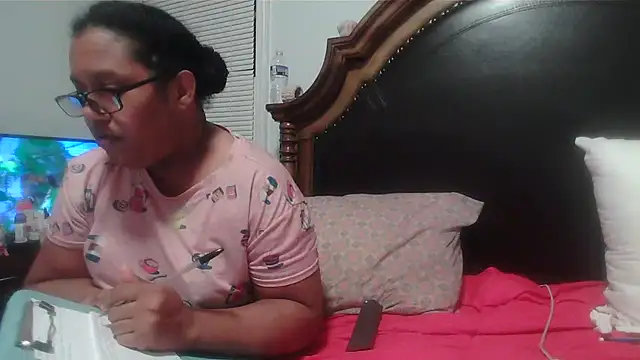 ebonyred online show from April 2026 12:22:01 AM