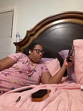 Snapshot of ebonyred chatting on May 2026 01:32:02 AM ebonyred online show from May 2026 01:32:02 AM