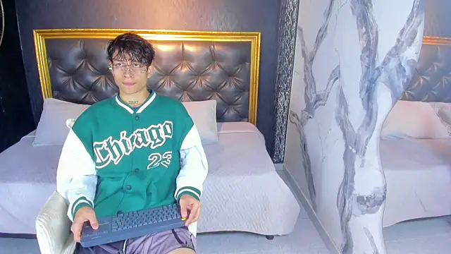 Snapshot of AgarEvans chatting on October 2025 02:57:02 AM AgarEvans online show from October 2025 02:57:02 AM