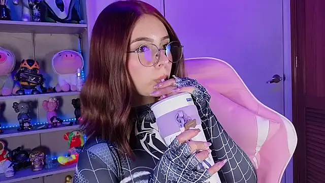 EmilyMiller  online show from November 2025 09:17:02 PM