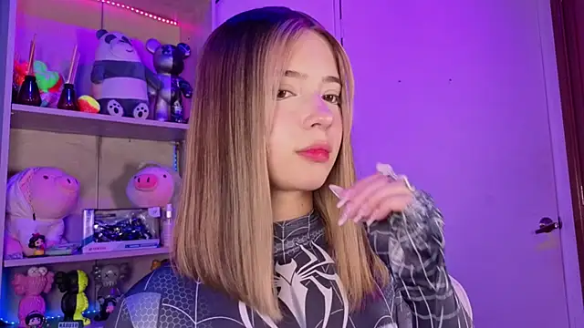 EmilyMiller  online show from March 2026 03:17:01 PM