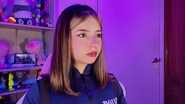 EmilyMiller  online show from April 2026 02:45:01 PM