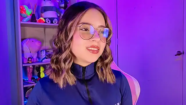 EmilyMiller  online show from May 2026 03:22:02 PM