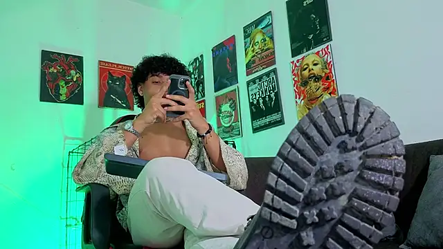 Snapshot of GaelOconner chatting on November 2025 03:28:02 AM GaelOconner online show from November 2025 03:28:02 AM