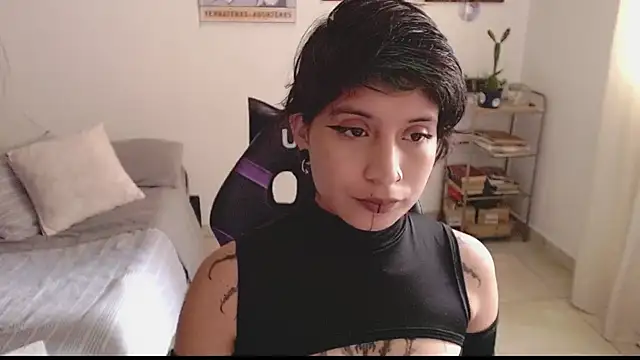 Snapshot of _Apola_77 chatting on January 2025 08:00:01 PM Apola 77 online show from January 2025 08:00:01 PM