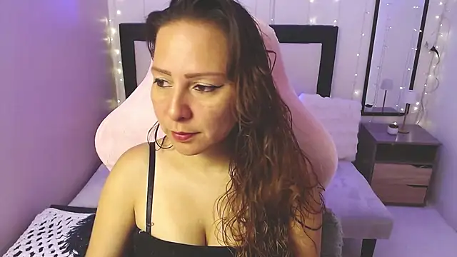 Snapshot of camila_delarosa chatting on June 2026 03:24:01 PM camila delarosa online show from June 2026 03:24:01 PM