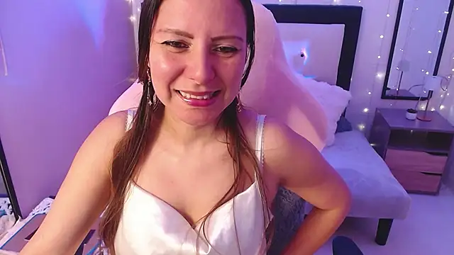 Snapshot of camila_delarosa chatting on July 2026 03:32:01 PM camila delarosa online show from July 2026 03:32:01 PM