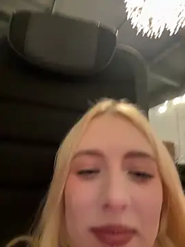 Crayzy Luv online show from November 2025 12:51:02 PM