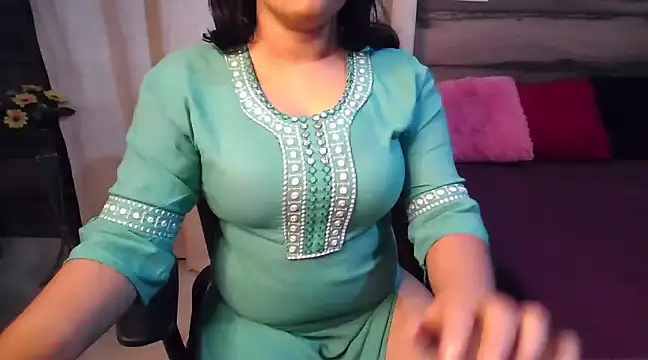 Snapshot of Trezza chatting on December 2024 07:12:01 PM Trezza online show from December 2024 07:12:01 PM