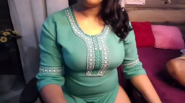 Snapshot of Trezza chatting on December 2024 10:19:01 PM Trezza online show from December 2024 10:19:01 PM