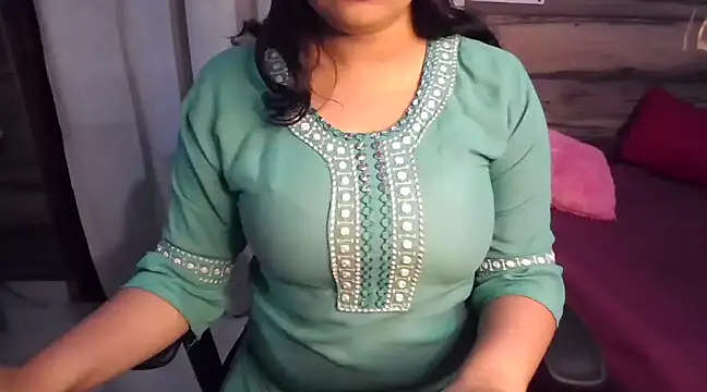 Snapshot of Trezza chatting on December 2024 05:48:01 PM Trezza online show from December 2024 05:48:01 PM