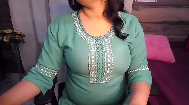 Snapshot of Trezza chatting on December 2024 06:53:02 PM Trezza online show from December 2024 06:53:02 PM