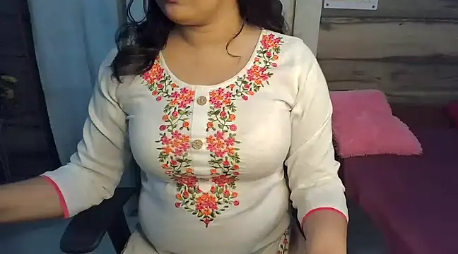 Snapshot of Trezza chatting on December 2024 05:30:01 PM Trezza online show from December 2024 05:30:01 PM