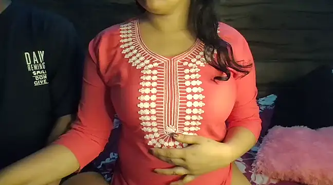 Snapshot of Trezza chatting on March 2025 08:40:01 PM Trezza online show from March 2025 08:40:01 PM