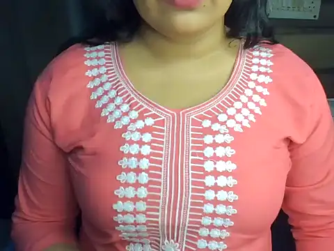 Snapshot of Trezza chatting on October 2025 11:05:01 PM Trezza online show from October 2025 11:05:01 PM