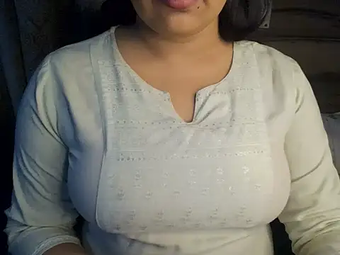 Snapshot of Trezza chatting on October 2025 05:30:01 PM Trezza online show from October 2025 05:30:01 PM