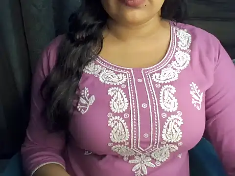 Snapshot of Trezza chatting on October 2025 08:35:01 PM Trezza online show from October 2025 08:35:01 PM