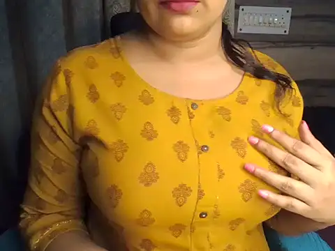 Snapshot of Trezza chatting on November 2025 01:40:01 AM Trezza online show from November 2025 01:40:01 AM