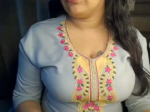 Snapshot of Trezza chatting on November 2025 08:44:01 PM Trezza online show from November 2025 08:44:01 PM