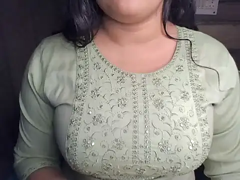 Snapshot of Trezza chatting on November 2025 02:45:02 AM Trezza online show from November 2025 02:45:02 AM