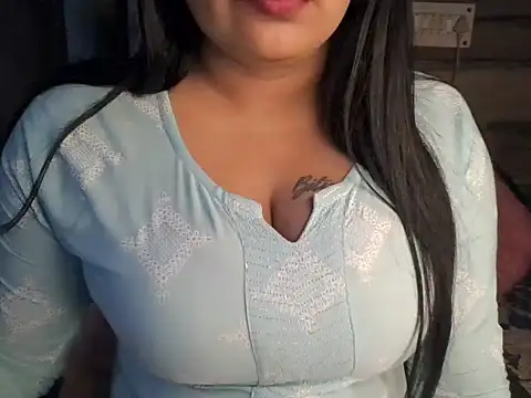 Snapshot of Trezza chatting on January 2026 08:23:01 PM Trezza online show from January 2026 08:23:01 PM