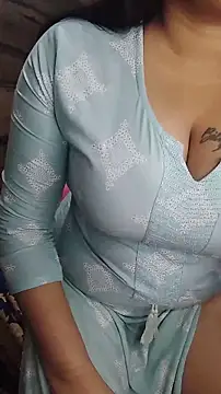 Snapshot of Trezza chatting on February 2026 06:12:02 AM Trezza online show from February 2026 06:12:02 AM