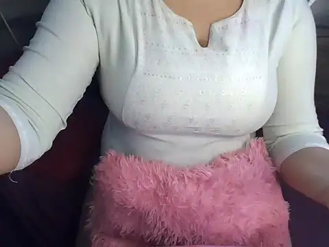 Snapshot of Trezza chatting on February 2026 09:22:01 PM Trezza online show from February 2026 09:22:01 PM