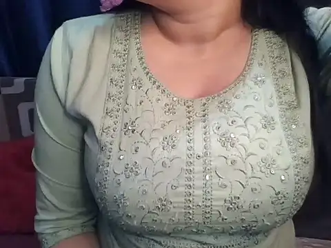 Snapshot of Trezza chatting on March 2026 05:19:01 PM Trezza online show from March 2026 05:19:01 PM