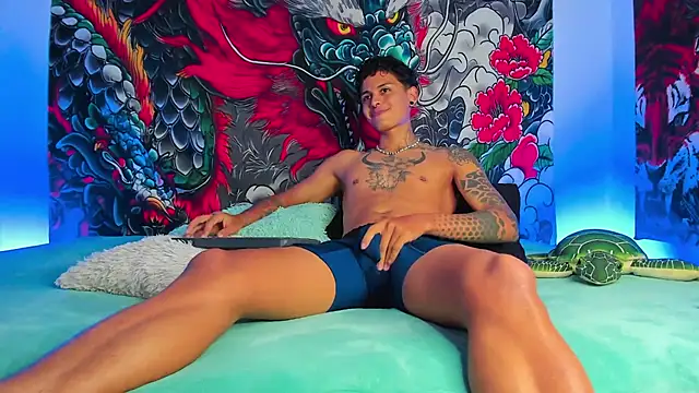 Snapshot of Maxi_Gray chatting on October 2025 08:33:01 AM Maxi Gray online show from October 2025 08:33:01 AM