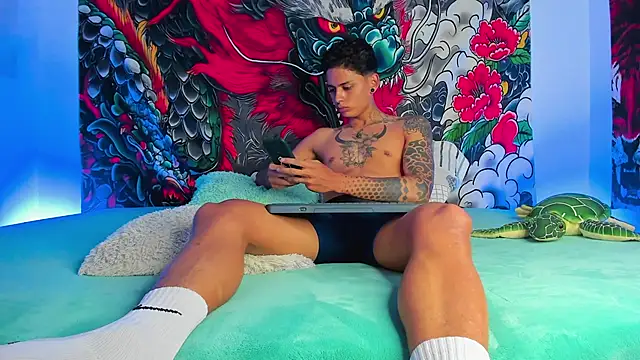 Snapshot of Maxi_Gray chatting on November 2025 06:14:01 AM Maxi Gray online show from November 2025 06:14:01 AM