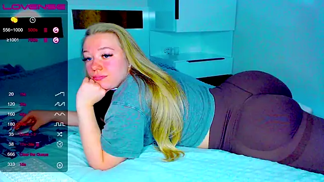 kitti kaattt online show from November 2025 10:37:02 AM