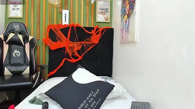 AichaBrown online show from October 2025 04:00:02 AM