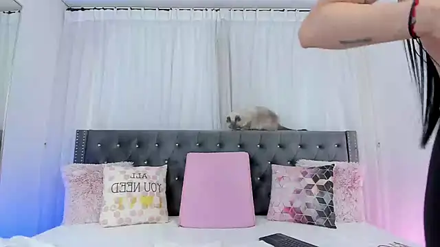 Snapshot of IsabellaJames chatting on March 2025 12:53:01 AM IsabellaJames online show from March 2025 12:53:01 AM