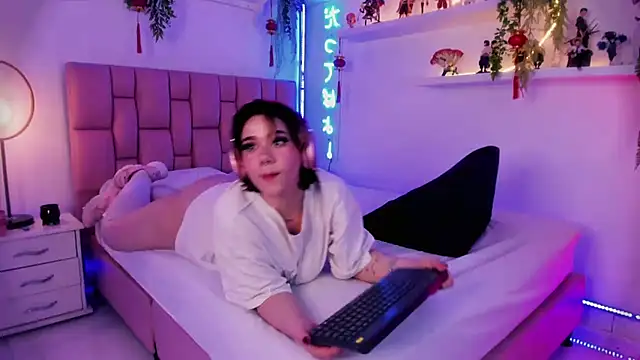 albaismynameX online show from February 2025 03:08:01 PM