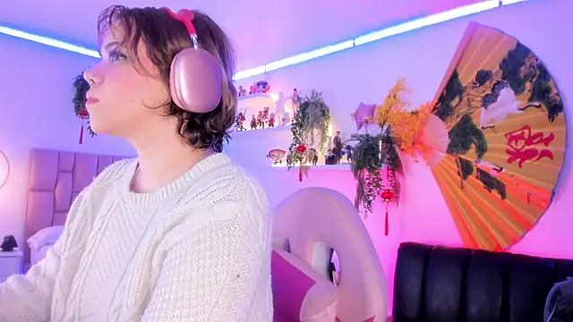 albaismynameX online show from March 2025 12:01:02 PM