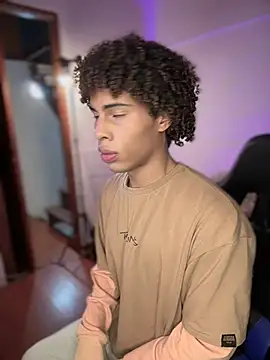 Snapshot of kleo_helenos chatting on December 2025 06:07:01 AM kleo helenos online show from December 2025 06:07:01 AM