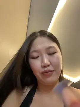 Snapshot of Aiko_Yumi chatting on January 2025 09:50:02 PM Aiko Yumi online show from January 2025 09:50:02 PM