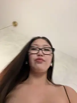 Snapshot of Aiko_Yumi chatting on February 2025 04:21:01 PM Aiko Yumi online show from February 2025 04:21:01 PM