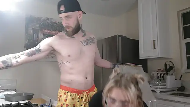 NatalieKneals online show from November 2025 05:06:01 AM