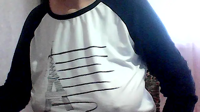 Snapshot of AnaXBerry chatting on November 2025 06:47:02 AM AnaXBerry online show from November 2025 06:47:02 AM