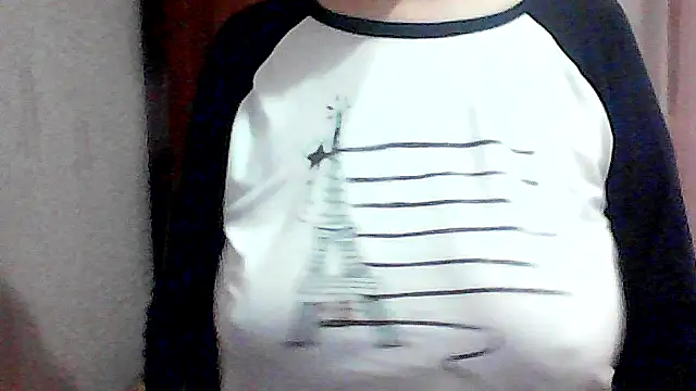 Snapshot of AnaXBerry chatting on November 2025 06:40:01 PM AnaXBerry online show from November 2025 06:40:01 PM