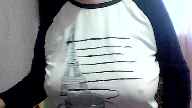 Snapshot of AnaXBerry chatting on November 2025 06:57:01 AM AnaXBerry online show from November 2025 06:57:01 AM