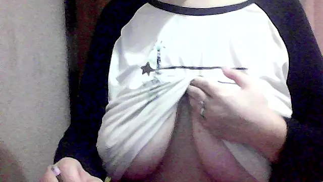 Snapshot of AnaXBerry chatting on November 2025 06:30:02 PM AnaXBerry online show from November 2025 06:30:02 PM