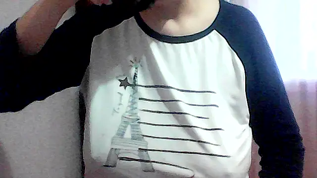 Snapshot of AnaXBerry chatting on December 2025 06:44:01 AM AnaXBerry online show from December 2025 06:44:01 AM