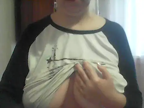 Snapshot of AnaXBerry chatting on December 2025 07:01:02 AM AnaXBerry online show from December 2025 07:01:02 AM