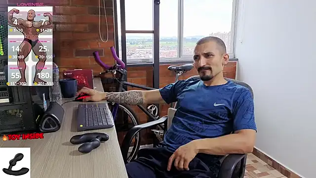 Snapshot of Marck_Muscle chatting on June 2026 10:43:02 PM Marck Muscle online show from June 2026 10:43:02 PM